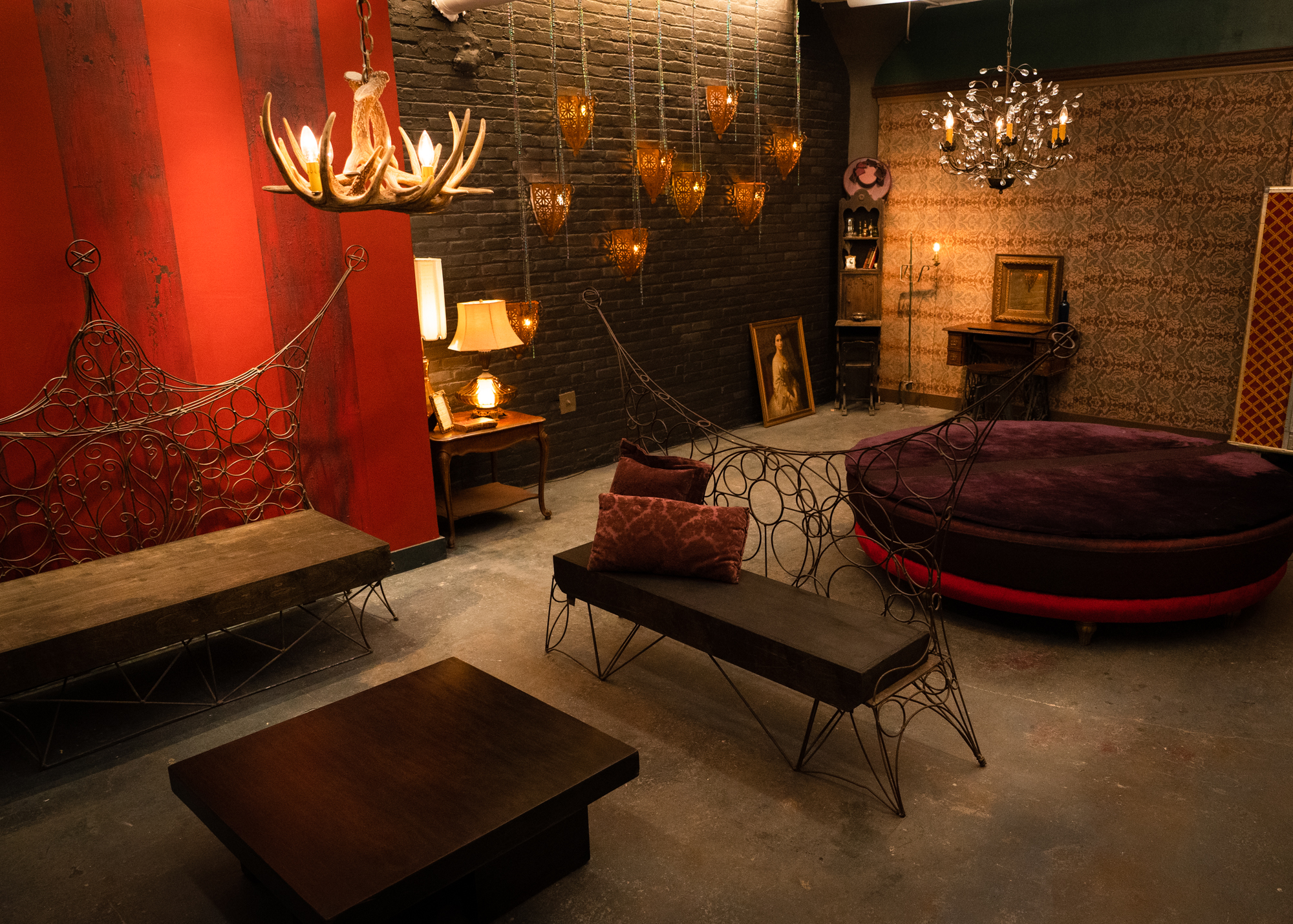 Brooklyn Photo Studio - Williamsburg Artist's Parlour Wide Shot
